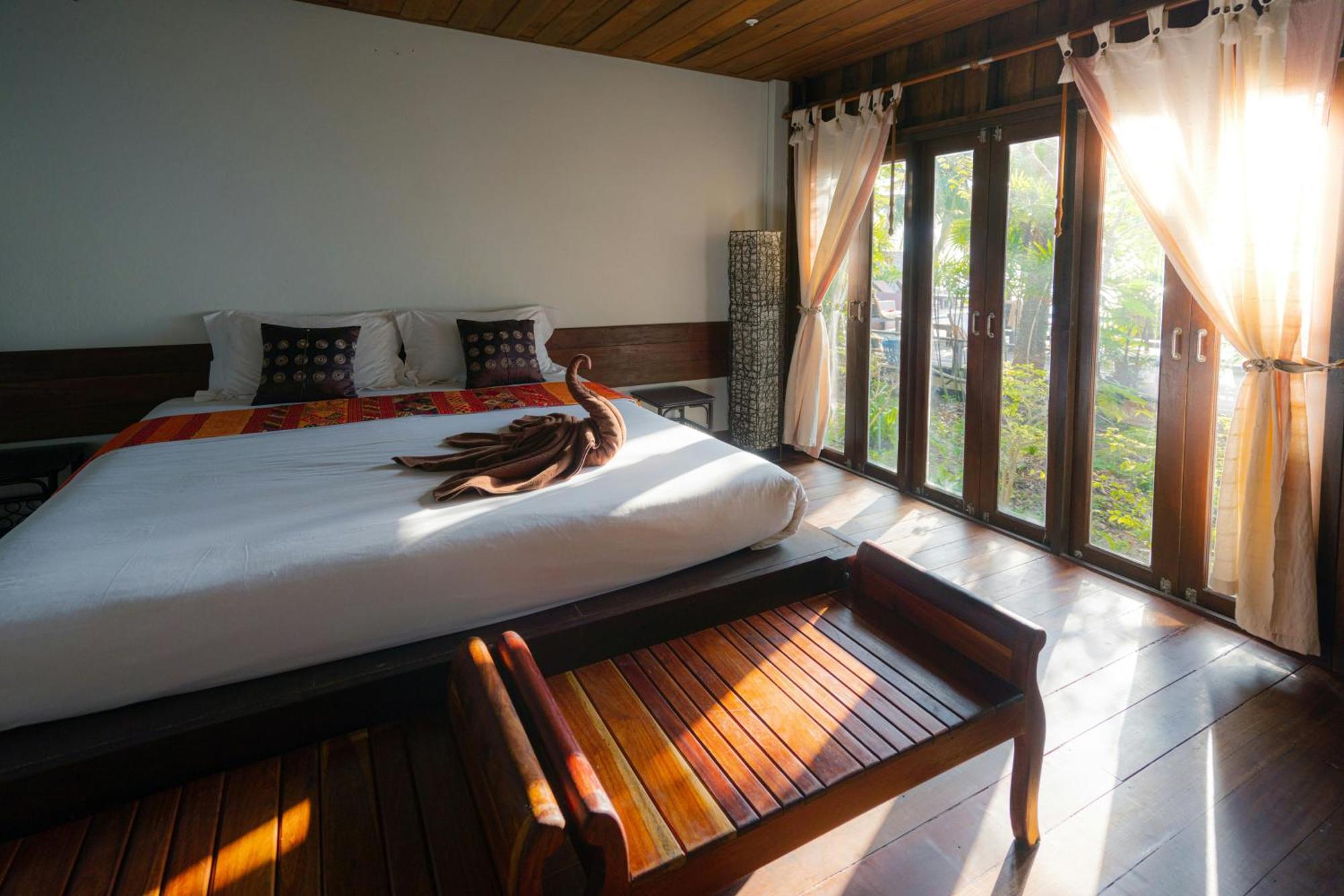 Hotel Ocean Suits Near Igi Delhi Airport 4*